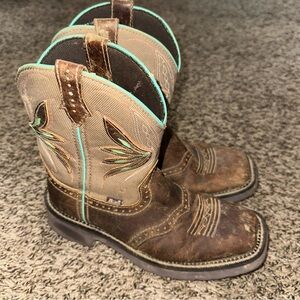 Justin Boots Brown and Teal Women's Western Boots definitely need some cleaning